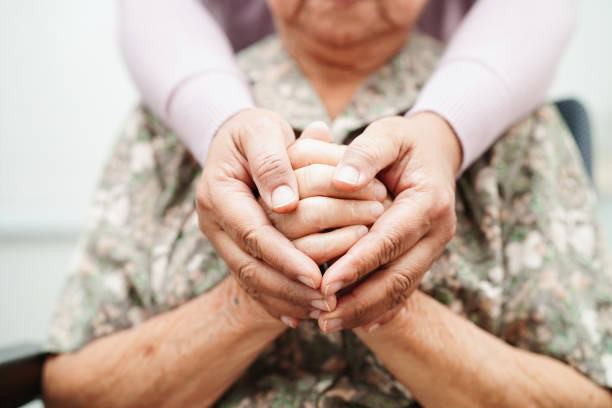 Manos que brindan apoyo y cuidado